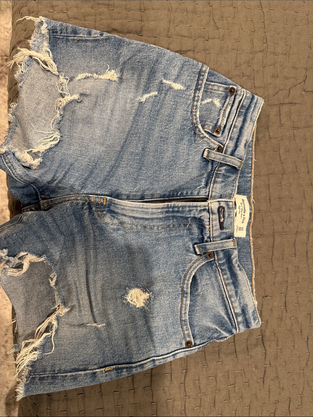 Abercrombie 4” mom denim shorts 24